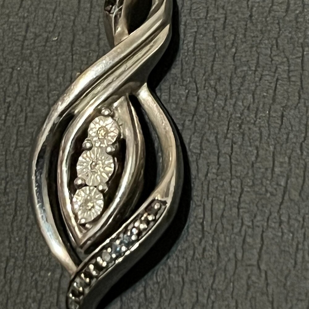 KAY JEWELERS Diamond /Sterling silver Pendant